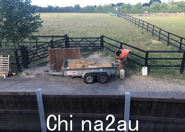 栅栏挡住了家族拥有的其他土地