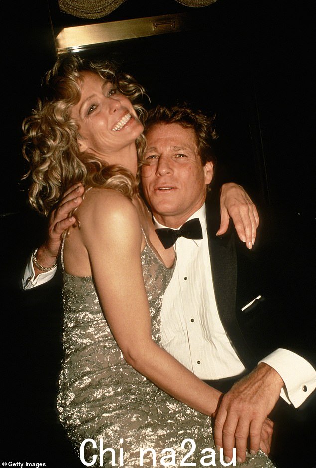 成名游戏:Ryan 还因与查理天使成名的 Farrah Fawcett 的长期关系而闻名。 1989 年出现在纽约市。 Farrah 于 2009 年 6 月去世