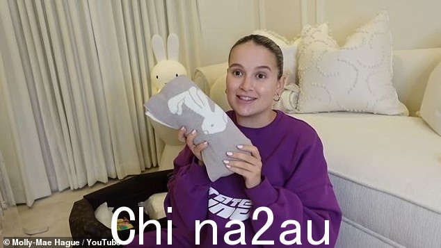 怀孕:Molly-Mae Hague 在大曝光前几周分享了她的宝贝女儿 Bambi 的名字在个性化毯子上的一瞥