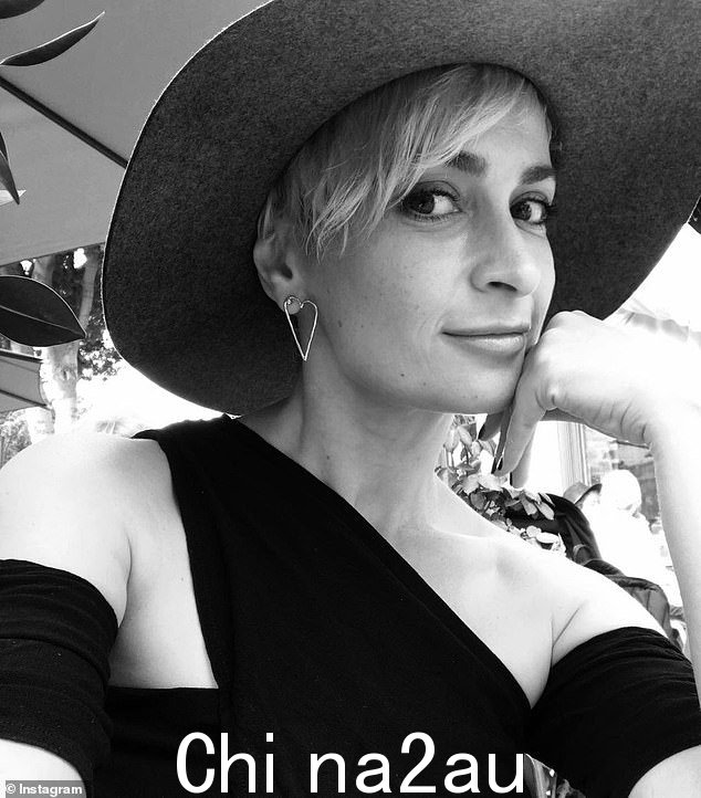Halyna Hutchins,42 岁,在 10 月 21 日拍摄的电影中被枪杀