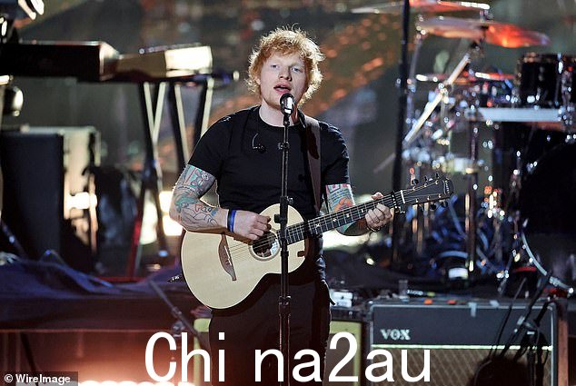 努力工作:这位 31 岁的歌手承认他并没有像他希望的那样在网上与粉丝“互动”,他最近的许多帖子只是在宣传his tour