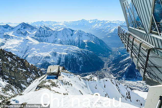 前往意大利的奥斯塔山谷享受绝佳的滑雪体验 - Courmayeur,如图所示,是该地区六大主要度假胜地之一