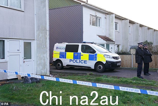 今天早上拍到官员们在家中,似乎仍被封锁