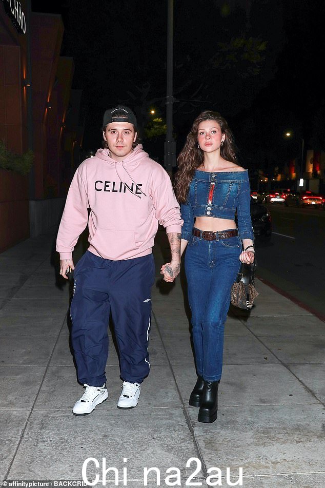 看起来不错:Nicola Peltz 周二与丈夫布鲁克林贝克汉姆在西好莱坞约会之夜时展示了她的时尚风格