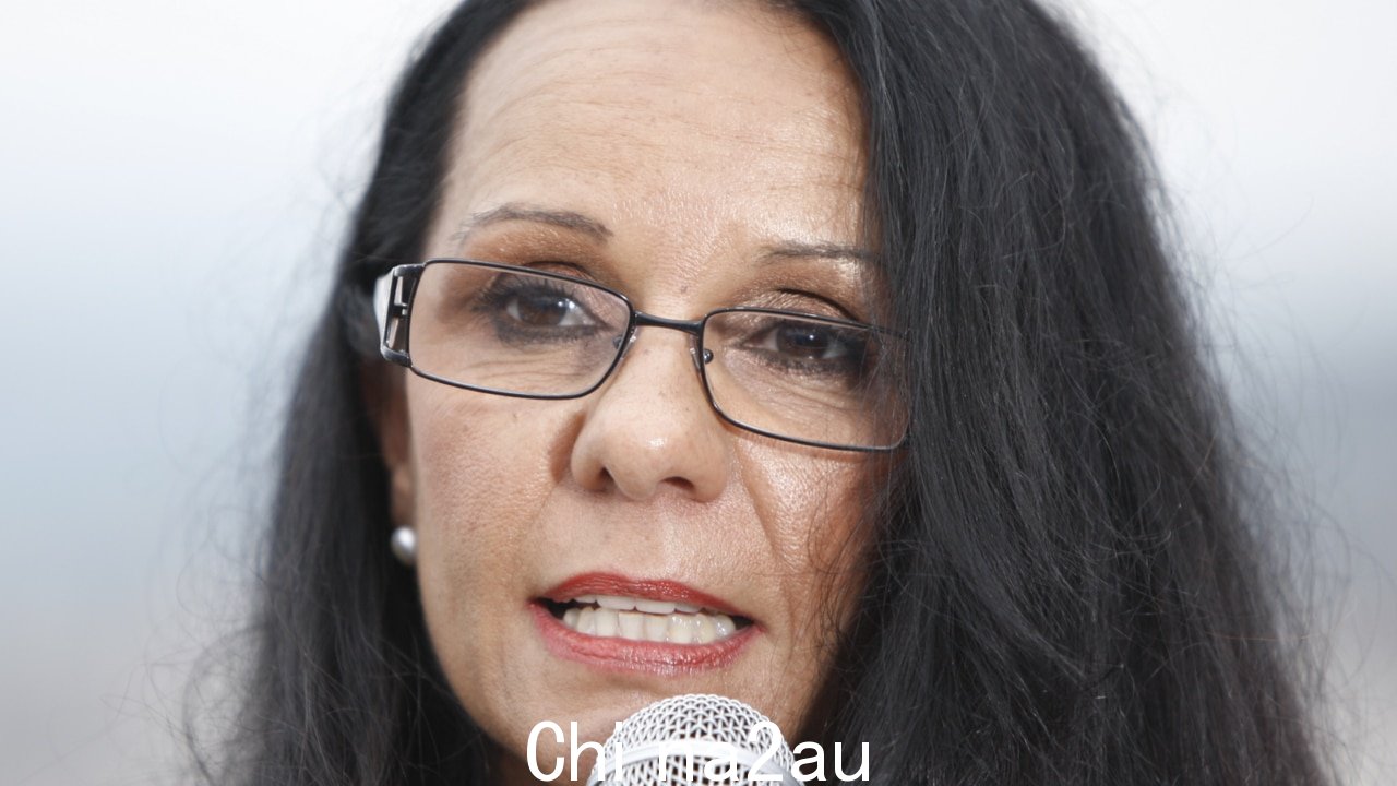爱丽丝泉酒精报告应该‘反映’‘前进的道路’” /><p>琳达·伯尼 (Linda Burney) 在一份为北领地提出前进道路的报告之前,为她在担任澳大利亚原住民事务部长的短暂任期内对爱丽丝泉危机的回应进行了辩护。</p ><p>上周,在青少年犯罪率上升成为全国头条新闻后,Burney 女士与总理 Anthony Albanese 一起前往偏远小镇。</p><p>北领地政府屈服于压力,重新引入了酒精限制,包括恢复禁止在周一和周二购买外卖酒类以及客户交易限制。</p><p>在接受 AM Agenda 的劳拉·杰斯 (Laura Jayes) 采访时,伯尼女士否认自己坐视危机,只是因为媒体关注度提高才做出回应。< /p><img class=