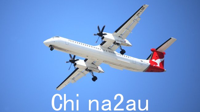 一男一女在 QantasLink 航班遭遇严重湍流后被送往医院,迫使飞机折返布里斯班。图片:Brendan Radke