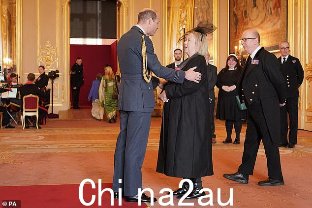 职业:从那以后,她从表演中退了出来,扩大了她的表演艺术学校,即 2007 年成立的 Pauline Quirke 学院