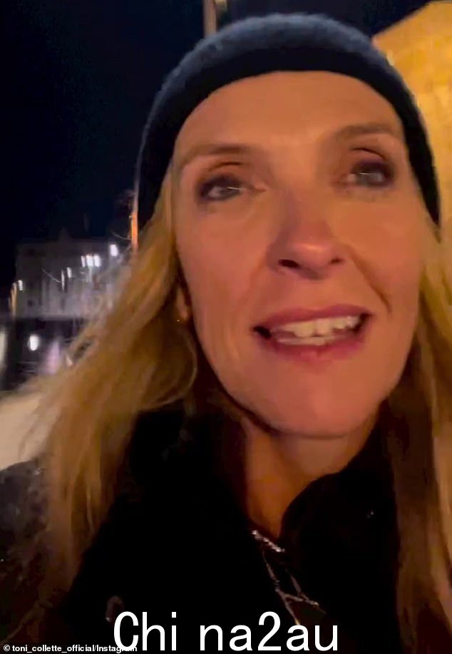Toni Collette(如图)目前正在意大利罗马度假周四,她分享了一段珍贵的视频,在风景秀丽的城市享受傍晚漫步