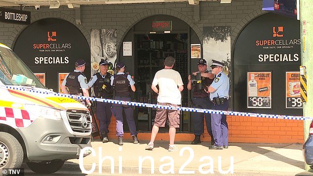 孩子的亲属被发现在悲惨的死亡现场崩溃