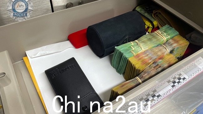 More澳大利亚联邦警察在悉尼 13 个地点执行搜查令时,缴获了超过 1.5 亿美元的非法资金和物品。图片:提供/澳大利亚联邦警察
