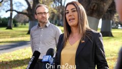 亚当·班特 (Adam Bandt) 支持莉迪亚·索普 (Lidia Thorpe) 反对议会，因为绿党会面解决“许多问题”