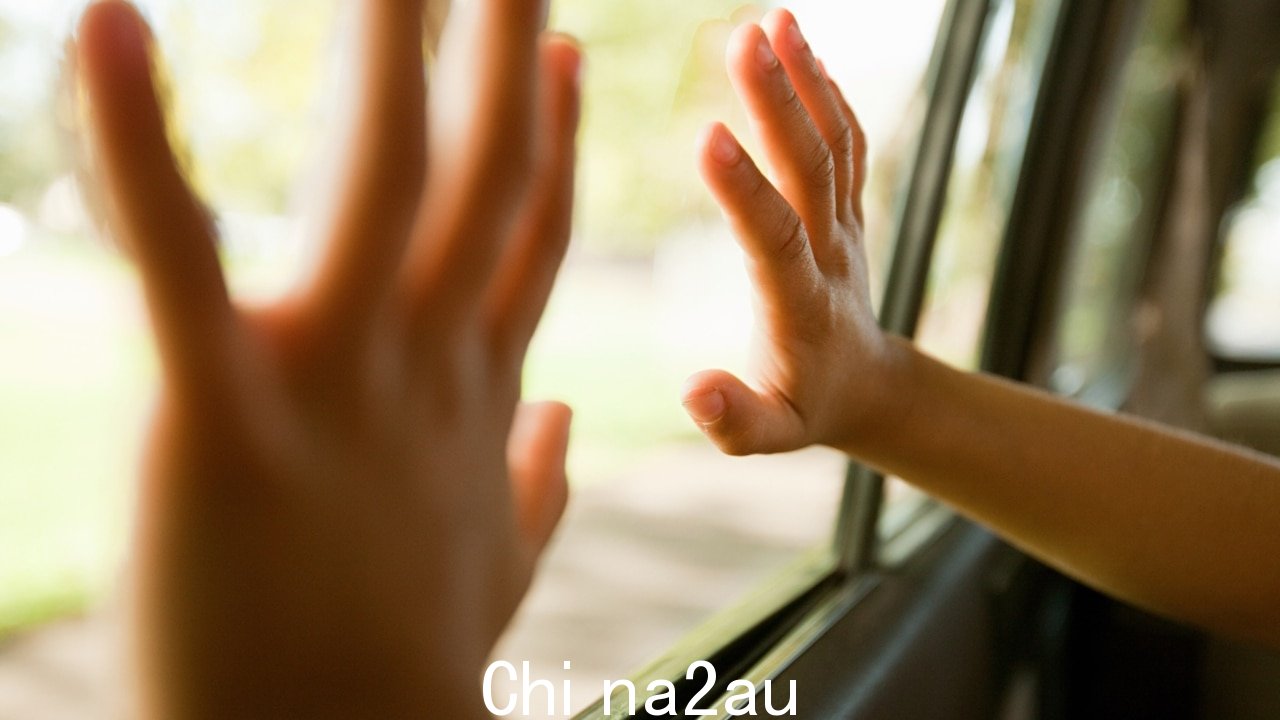 家长劝不要带将孩子留在热车里的机会” /><p>一名三岁的孩子被发现死在悉尼西南部的一辆热车里。</p><p>警察被叫到 Glenfield 的 Railway Parade,周四下午 3 点左右,在 Campbelltown 附近,据报道一名儿童在一辆上锁的车辆中没有反应。</p><p>医护人员赶到现场,但该儿童被宣布当场死亡。</p><p>流式传输更多关于这个故事和Flash 的所有最新消息。1 个地方有 25 个以上的新闻频道。Flash 新手?免费试用 1 个月。优惠截止至 2023 年 10 月 31 日</p><img class=