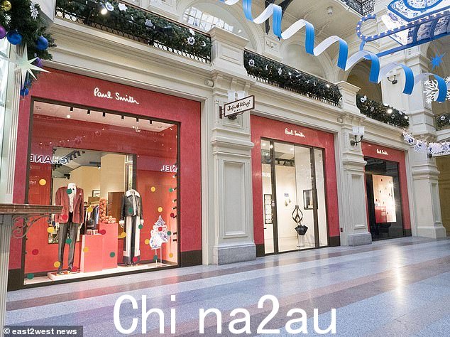 在莫斯科开的英国商店之一Paul Smith(如图)是总部位于诺丁汉的条纹围巾和时尚男装的供应商,其同名千万富翁创始人和所有者喜欢将其描述为“经典与扭曲”