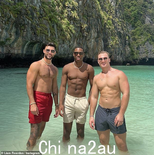 男孩旅行:Liam,(左)在噩梦反应发生之前,一直在与岛民 Chuggs Wallis 和 Aaron Francis 一起享受东南亚国家的男孩旅行