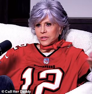 Fonda 告诉 Cooper 她去了'冷火鸡'并且已经'治愈'了进食障碍。她还开始服用治疗焦虑症的药物,她现在援助极大地帮助了她