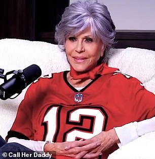 Fonda 告诉 Cooper 她去了'冷火鸡'并且已经'治愈'了饮食失调症。她还开始服用抗焦虑药,她说这对她帮助很大