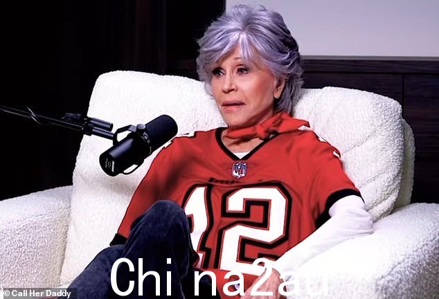 她补充说,她希望公开谈论这件事会激励其他受苦的人获得帮助