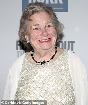 Angela Paton 在土拨鼠之日扮演兰开斯特夫人。她出现在 2012 年
