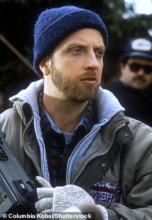 Chris Elliott 在《土拨鼠之日》中饰演摄影师 Larry。他出现在电影中