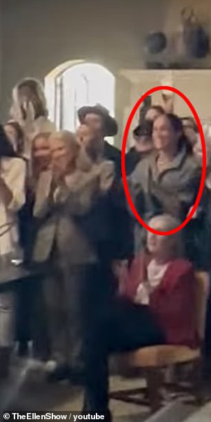 Harry 和他妻子在房间的对面
