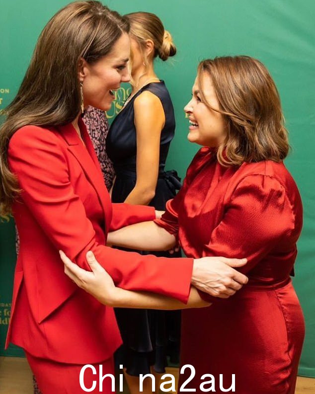 分享这张凯特王妃的照片,Giovanna Fletcher 说:'三年前,我和公关人员坐下来威尔士不断地谈论她对早年的热情和她做母亲的经历'