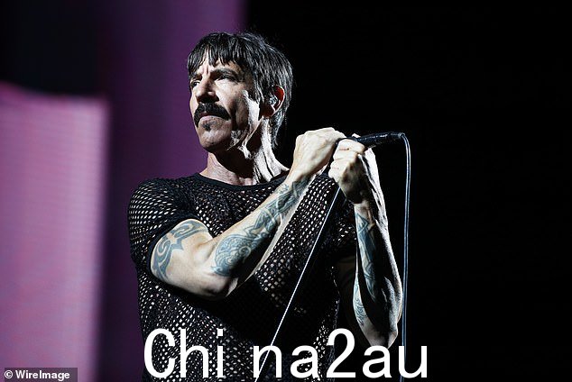 Red Hot Chili Peppers 的歌迷在乐队未能演奏他们最具代表性的歌曲之一后沮丧地离开了他们的澳大利亚演出 - Under The Bridge 图为:歌手 Anthony Kiedis 周四晚上在悉尼表演