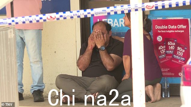 哈桑先生在孩子被宣布死亡时在现场崩溃了
