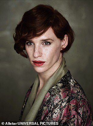 她的人生故事在 2015 年被拍成电影,由埃迪·雷德梅尼 (Eddie Redmayne) 主演,名为丹麦女孩
