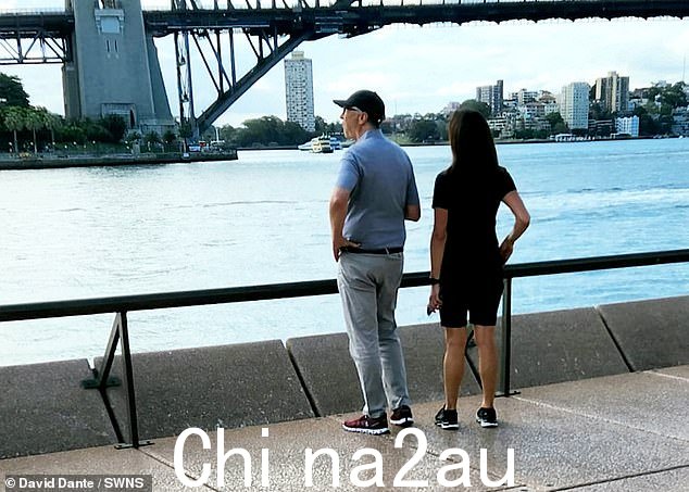 他的评论是在盖茨被发现在澳大利亚与一名神秘女子(照片于 1 月 23 日)在悉尼漫步并欣赏风景之后发表的。目前尚不清楚他与谁被发现,或者他们关系的本质