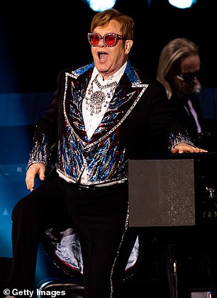 Rocket man: 她还提到她已经和 Elton John 一起为这张专辑演唱了她的一首歌