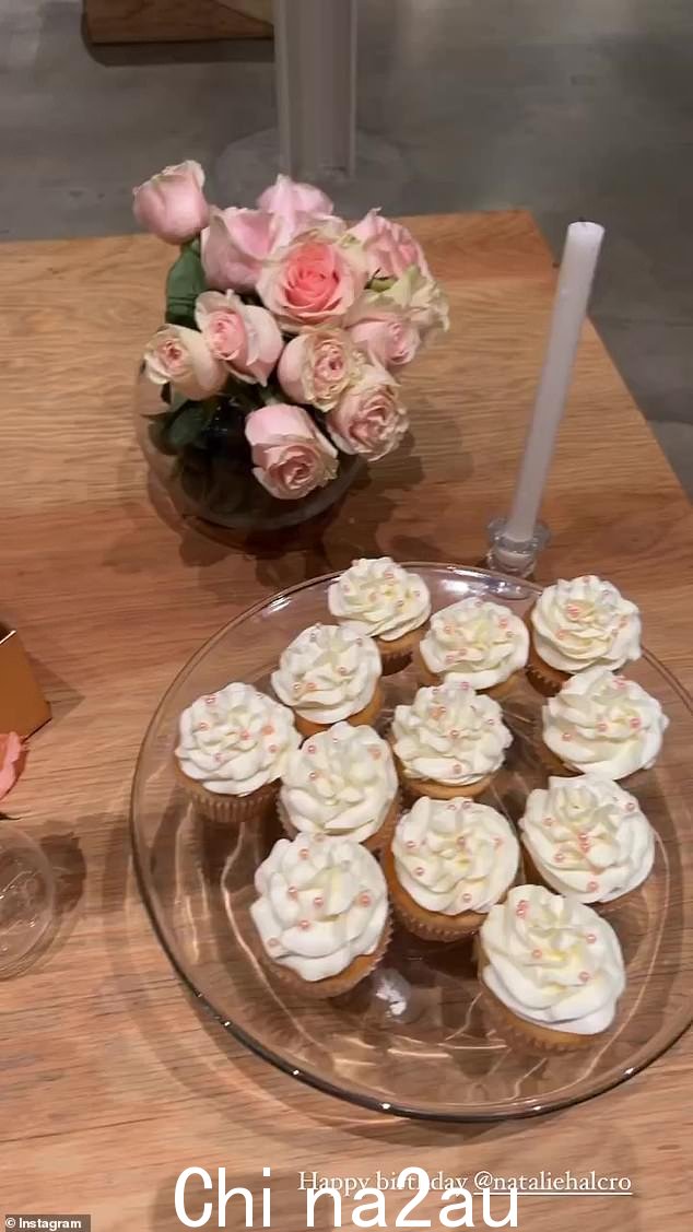 好吃! SKIMS 首席执行官的妹妹 Khloe Kardashian 通过在她自己的 IG Story 中提供一系列美味佳肴的镜头接管了巡回演出的职责
