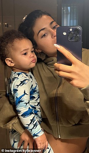 她的女儿 Stormi 在 2 月 1 日星期三满五岁,她的小儿子 Aire 在 2 月 2 日星期四迎来了他的第一个生日