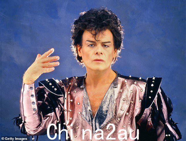 Glitter 于 2008 年获释并返回英国,并于 2015 年再次入狱,罪名可追溯到 1970 年代