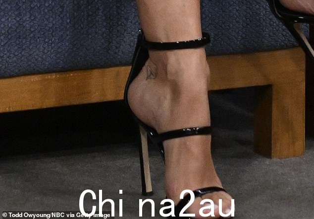 Leggy:这对夫妇还展示了彼此的姓名首字母,Rita 脚踝上有一个 T,她的男朋友肚子上有一个 R