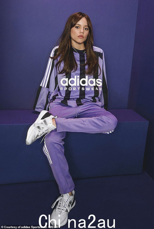 正面和中间:Jenna Ortega 出现在阿迪达斯周四向公众发布的几张宣传图片中