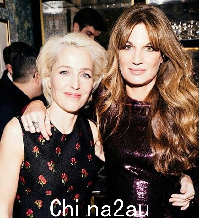 Gillian Anderson 和 Jemima Khan 在英国电影制片人 Charles Finch 举办的 2018 年 Bafta 前派对上