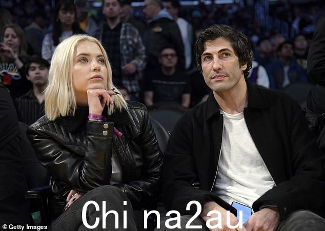 约会之夜:一位接近两人的消息人士向人们讲述了他们的关系,提到他们是'非常社交的人'