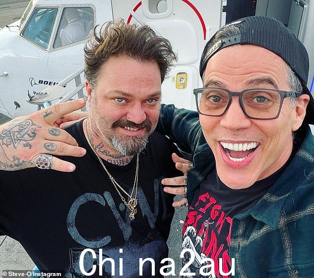 检查他们的遗愿清单:喜剧演员让 Margera 成为他在遗愿清单之旅中的开场表演,这两个朋友目前正在路上