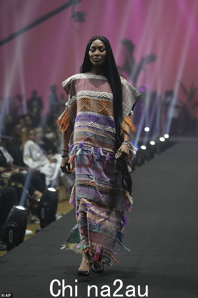 时装周:Naomi Campbell 在 Awa Meité 的 ARISE Fashio 期间席卷秀场n Week show in Lagos friday