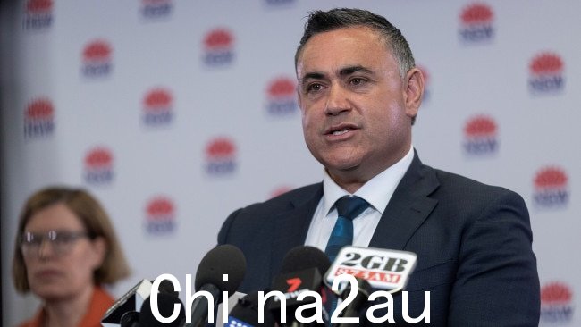 前副总理 John Barilaro 还引入了 100 万美元的门槛,这意味着工党控制的选民中受影响的地区无法获得资金。图片:Brook Mitchell/Getty Images
