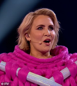 虽然 Steps 的 Claire Richards 在双败淘汰赛中被揭露为 Knitting