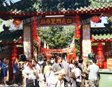 悉尼Siyip关帝庙香客大排长龙，华人祈求好运！ “这几年太难了，希望今年好运！” （视频/照片）