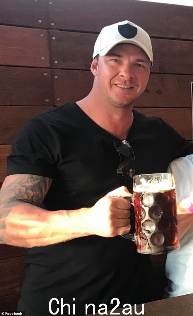 飞行员 Ash Jenkinson 在 Broadwater 上空与另一架直升机相撞时丧生