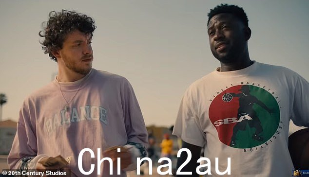 Debut:说唱歌手 Jack Harlow 在 Hulu 即将重启的《白人不能跳》中首次亮相,第一部预告片将于周日发布(来自 20th Century Studios YouTube)