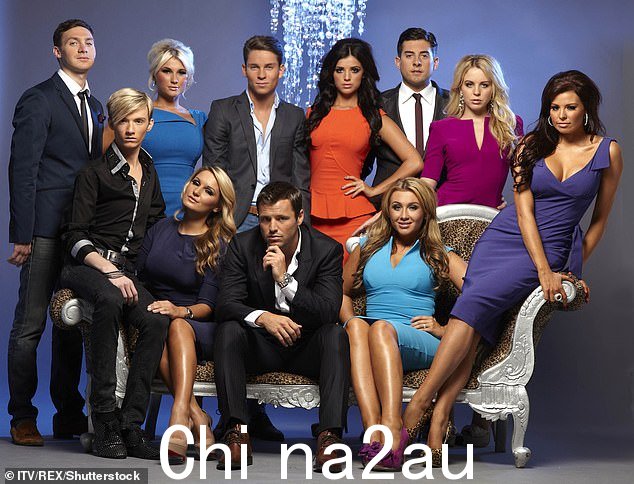 原始阵容:TOWIE 的第一批明星合照,包括 Sam and Joey