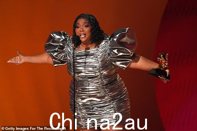 大赢家:Lizzo 是当晚最大的赢家之一,因为她凭借 smas 赢得了梦寐以求的年度唱片奖h hit About Damn Time