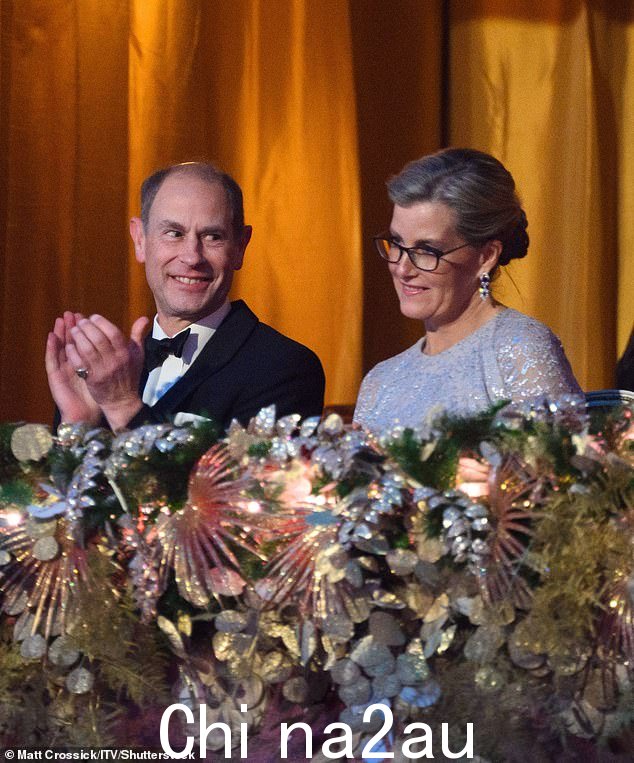 皇室盛事：威塞克斯伯爵和伯爵夫人（如图）代表皇室参加在皇家阿尔伯特音乐厅举行的第 95 届皇家综艺表演