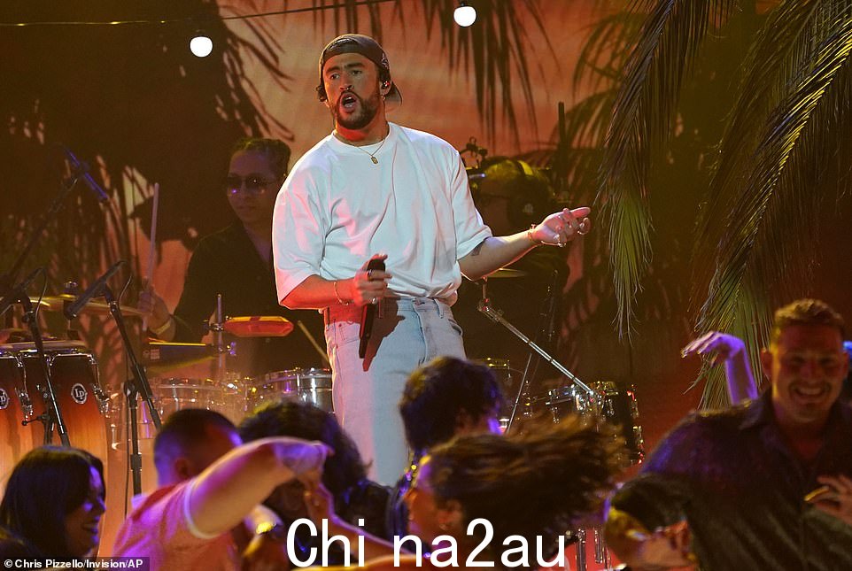 Groovy:Bad Bunny 以精彩的表演拉开了颁奖典礼的序幕,让许多一线明星都离开了座位,包括 Taylor Swift