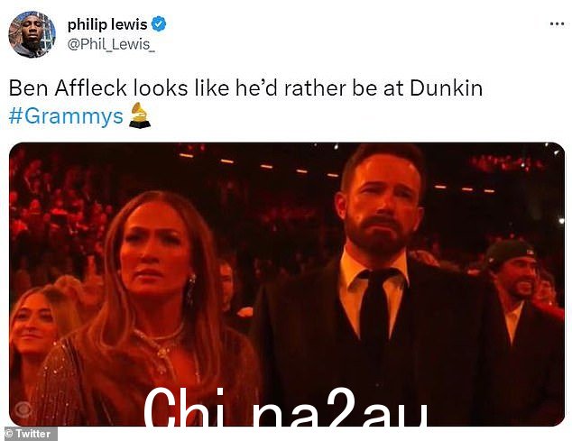 一个特定的时刻催生了许多推特上的搞笑模因是当这位面无表情的奥斯卡奖得主看着史蒂夫汪达高歌猛进时。 “本·阿弗莱克看起来更愿意去邓肯”,一位观众在推特上写道,引用了阿弗莱克对邓肯甜甜圈著名的热情