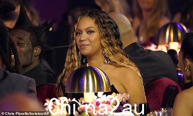 错过了:这位 41 岁的文艺复兴时期的女歌手是赢得梦寐以求的奖项的粉丝最爱,只是被前单向明星的榜首哈利之家击败了这个职位